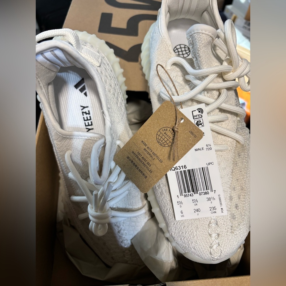 Yeezy Bone X Adidas Yeezy Boost 350 V2 Sneakers